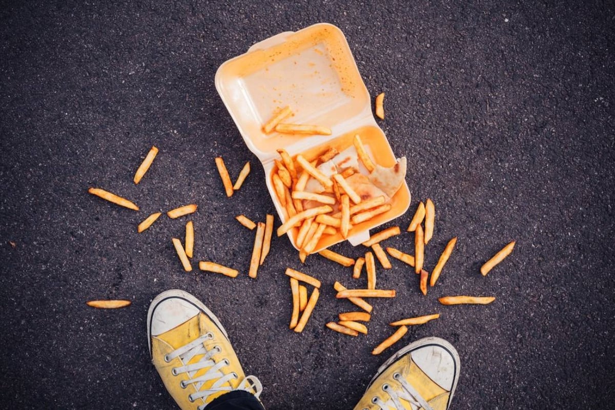 La regla de los 5 segundos si se cae comida al suelo: ¿se puede confiar?