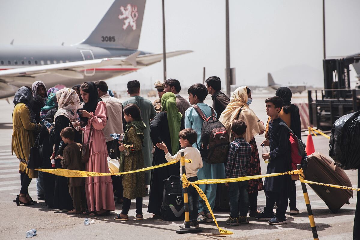 Kabul. Avión de EE.UU. partió abarrotado de pasajeros (DPA).