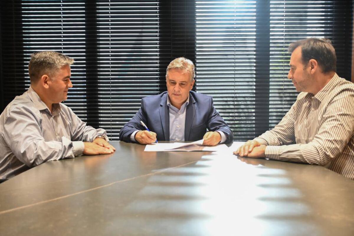 Licencia, seguro e inscripción obligatoria en "Huella Digital" son las nuevas medidas que plantea Llaryora en el proyecto de ordenanza para perros potencialmente peligrosos. (Municipalidad)