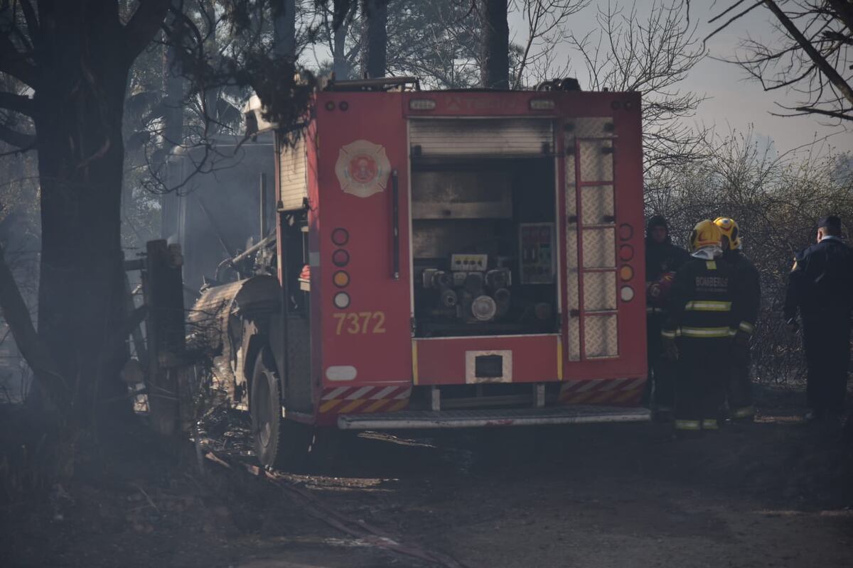 Voraz incendio en barrio Procrear Liceo. (Facundo Luque / La Voz)