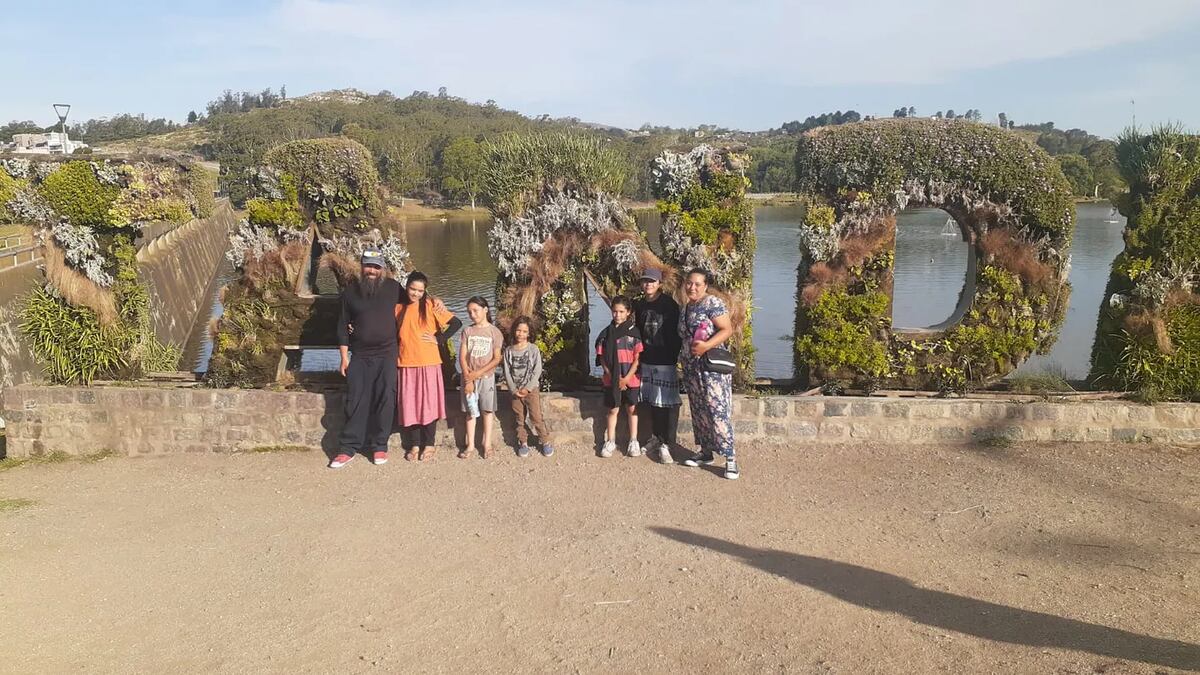 Con la bici a cuesta, una familia de Moreno organizó una increíble travesía para llegar al mar