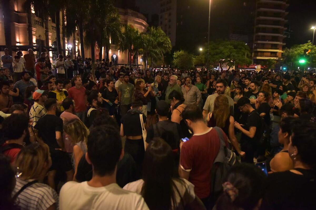 cacerolazo en patio olmos