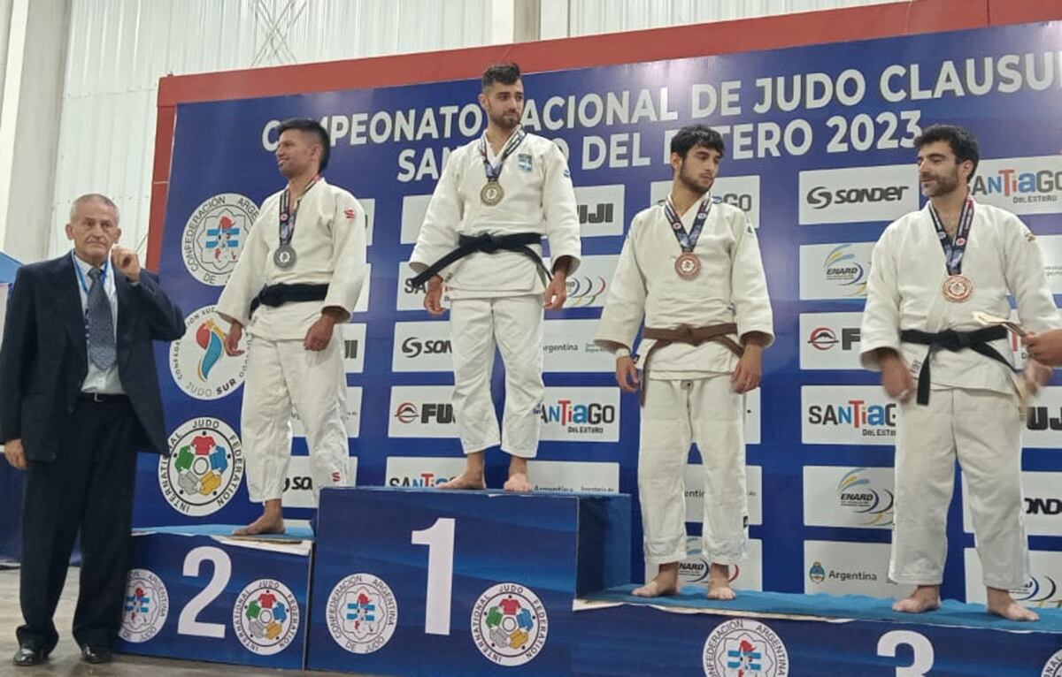El panamericano Joaquín Tovagliari en lo más alto del podio de senior hasta 66 kilos. (La Voz)