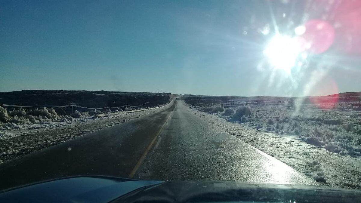 Hielo en el camino de las Altas Cumbres (Policía de Córdoba).