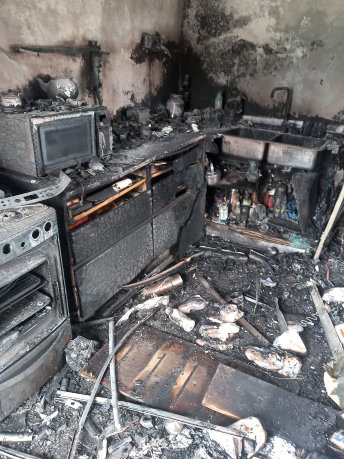 La familia perdió todo producto del incendio y piden colaboración para recuperar parte de lo perdido. (Gentileza Pablo Benitez)