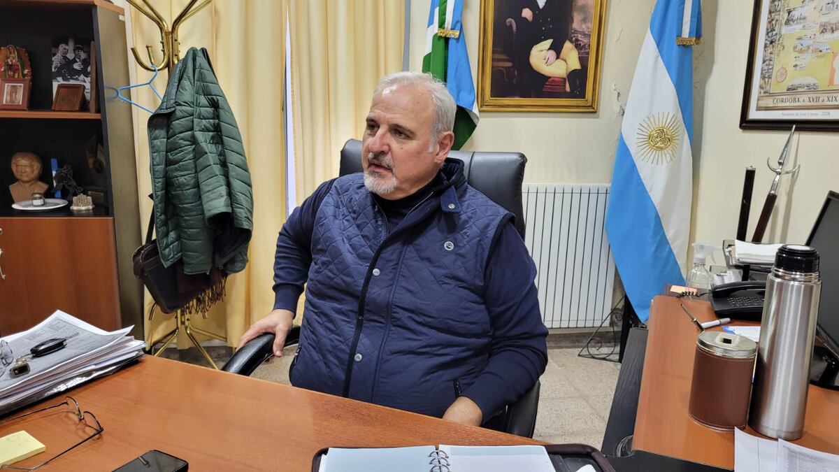 Carlos Ciprián, intendente de Sinsacate La Voz)