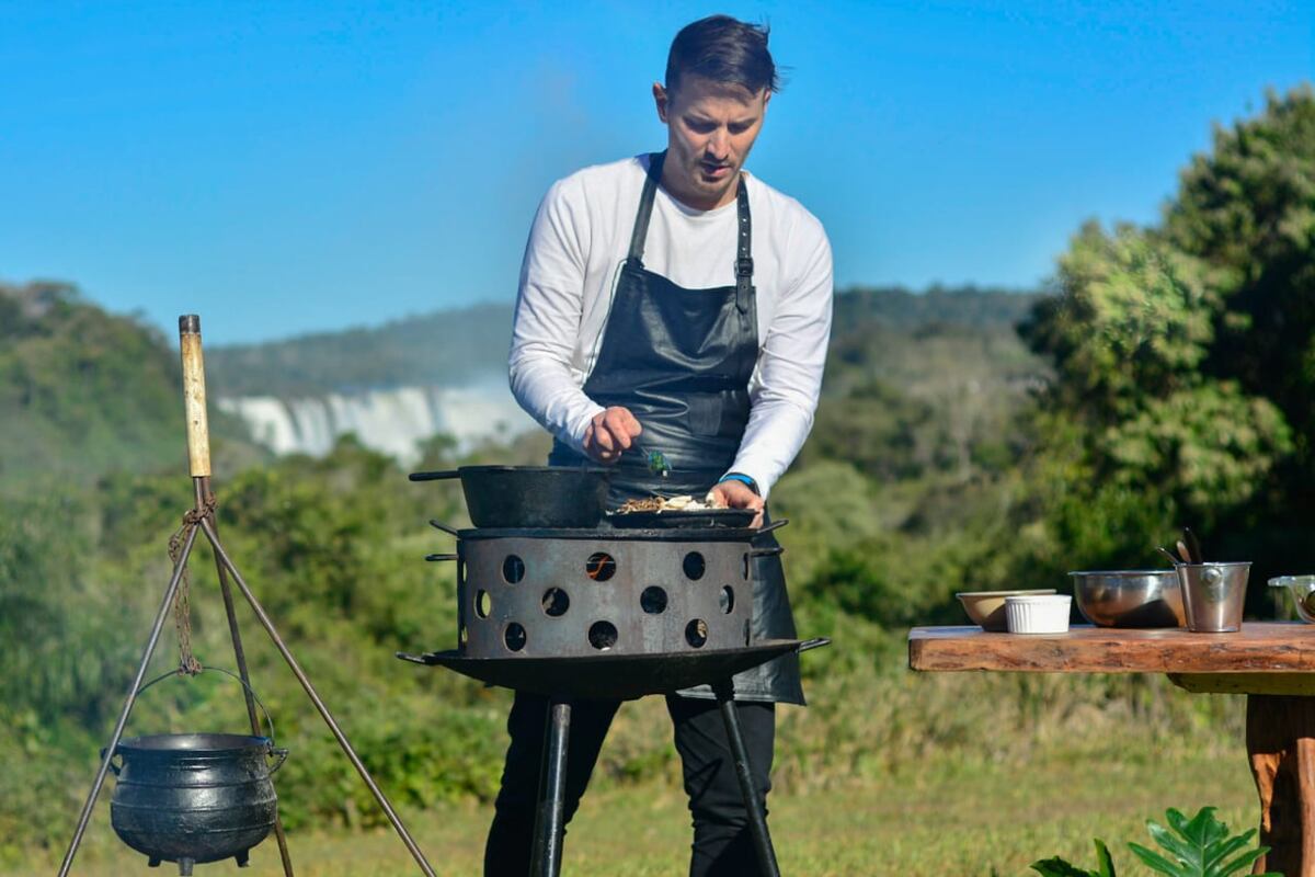 Gunther Moros, al frente de la “Experiencia Cocina Regenerativa - Margay Reserva Natural & Lodge”, donde fusiona la gastronomía con la conservación y regeneración de la naturaleza. Foto: gentileza