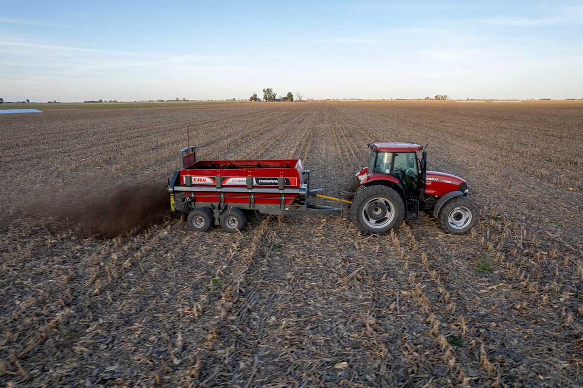 La planta de SYRA SA emplea a más de 50 personas de manera directa, brindando estabilidad y oportunidades laborales en la región.
