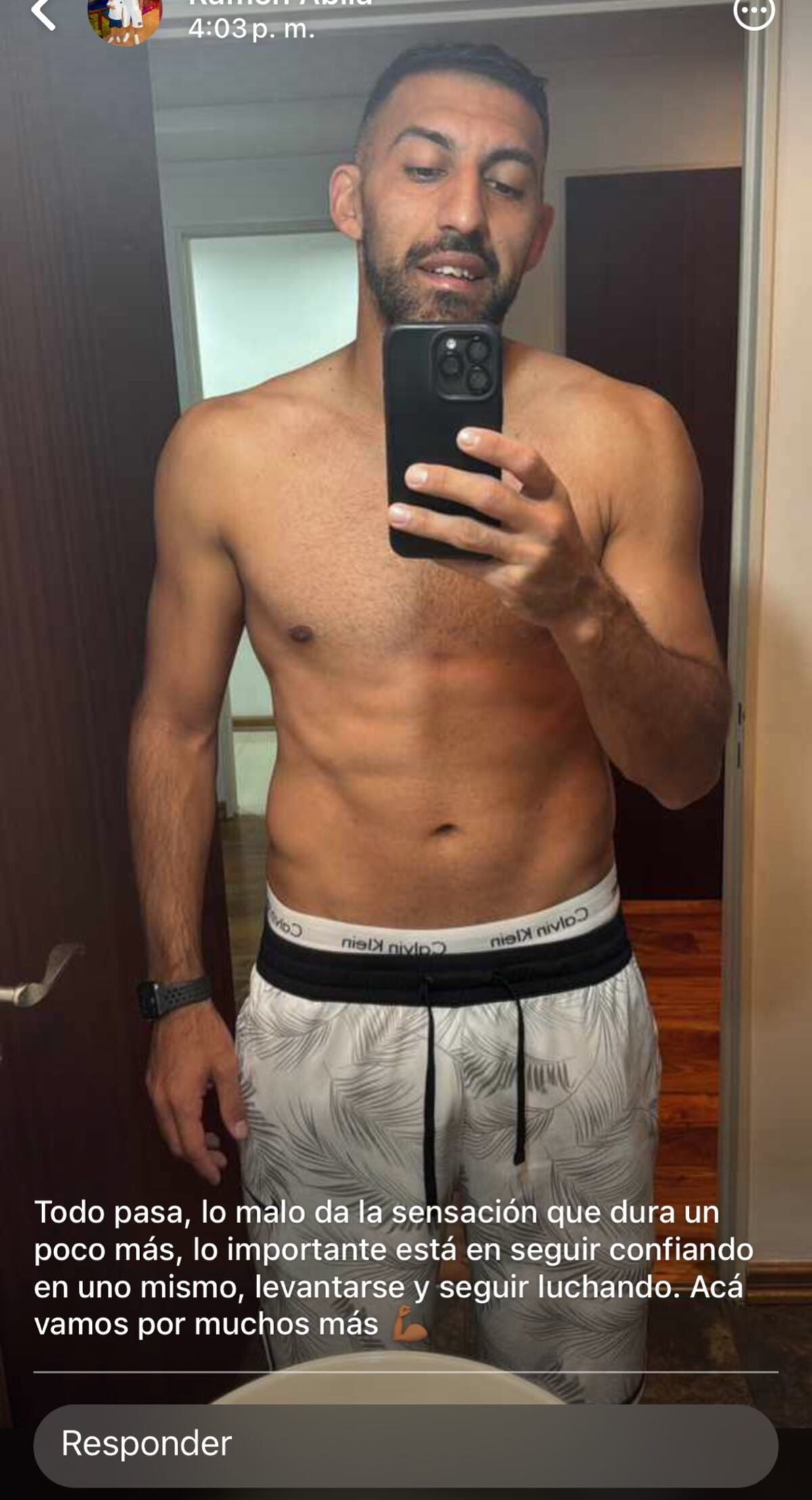 La foto de Ramón Ábila y su entrenamiento de boxeo que viene dando frutos. (Captura).