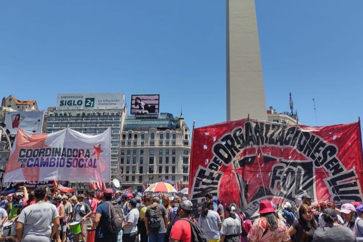 Movimientos sociales de izquierda marcharon en varios puntos del país con diferentes demandas. (Foto Twitter / @FOLprensa)