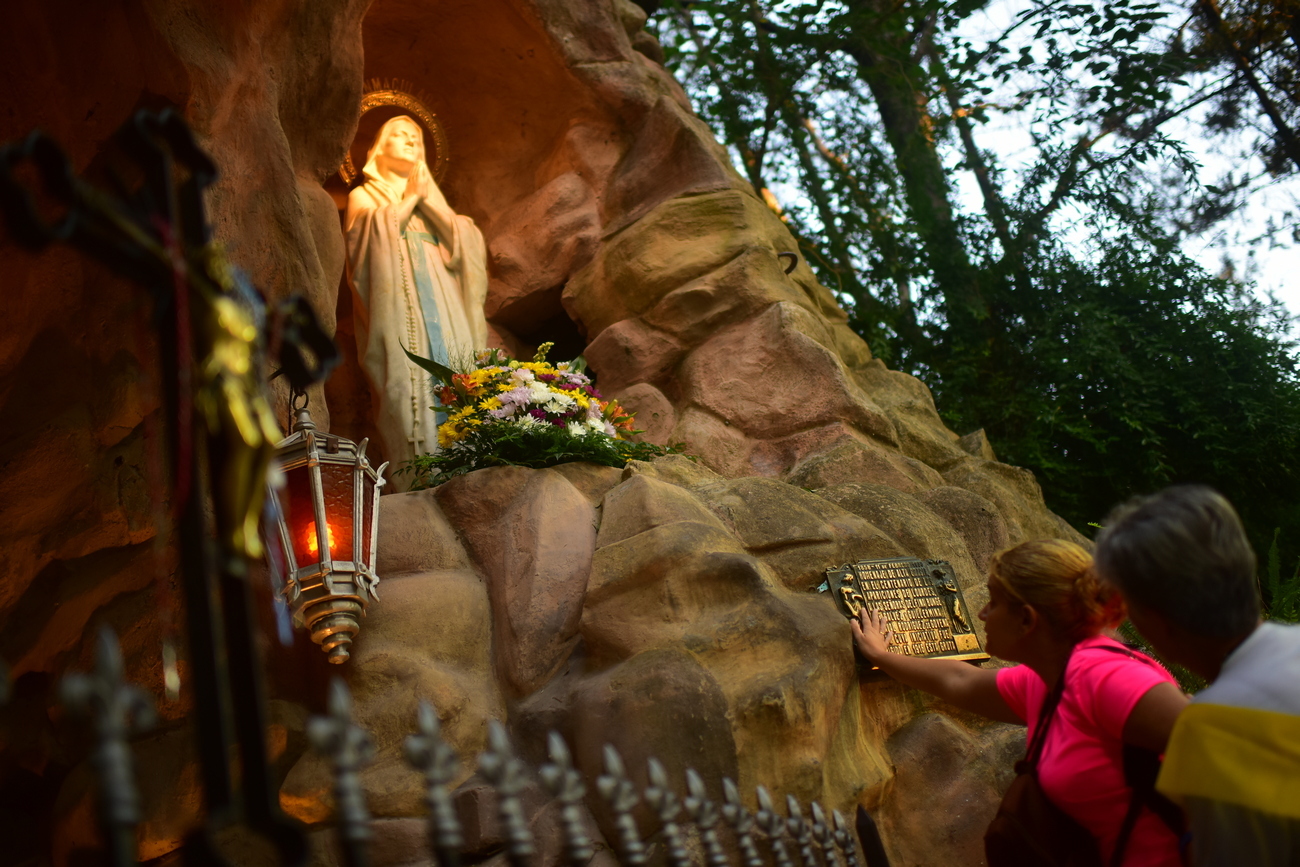 Una multitud marchó a la Virgen de Lourdes en Alta Gracia. (Pedro Castillo / La Voz)