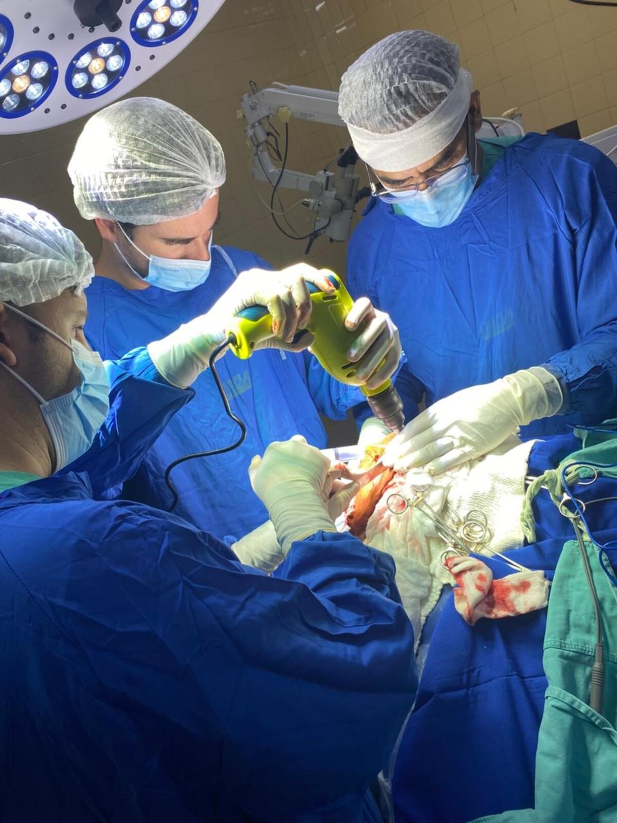 Realizan una compleja cirugía de resección tumoral a un niño en el Hospital Infantil. (Municipalidad de Córdoba)