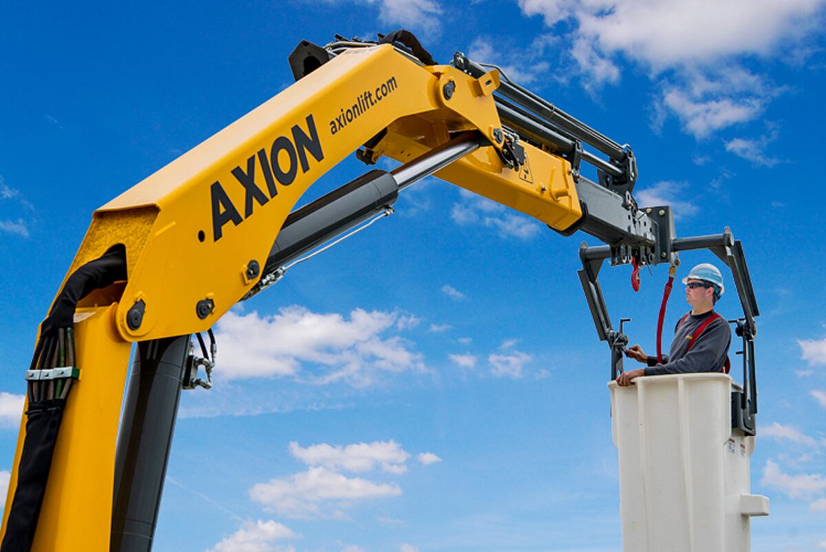 Entre los equipos para izaje empleados con más frecuencia encontramos las grúas móviles, puentes grúa, pórticos y monorrieles. (Foto: Axion lift)