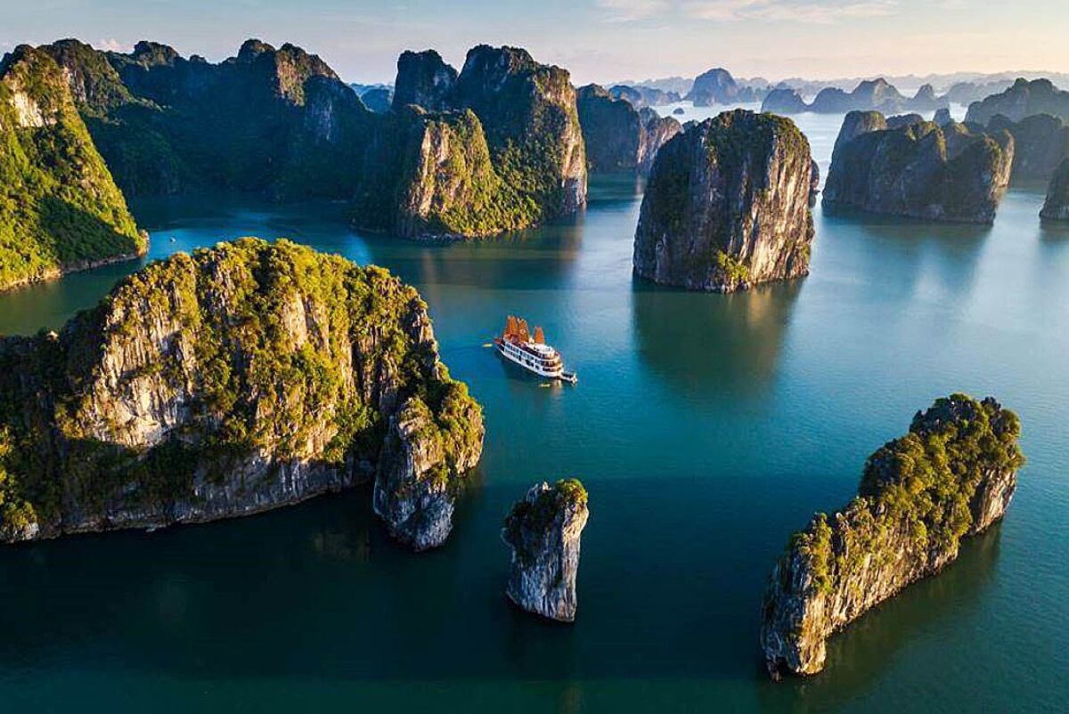 La bahía de Ha Long / Aguas Cordobesas