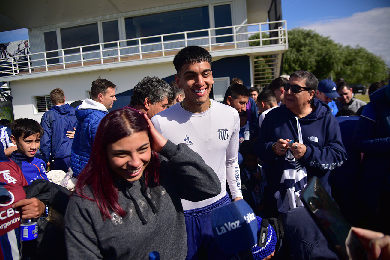 Experiencia Talleres para socias y socios. Pueden acceder a un entrenamiento del plantel profesional y tienen un momento de contacto con futbolistasFoto: Pedro Castillo / La Voz 