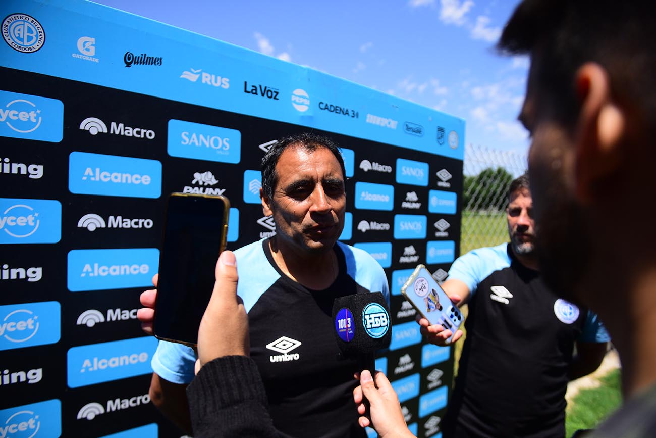 Norberto "Beto" Fernández, director técnico de la reserva de Belgrano. (José Gabriel Hernández / La Voz)