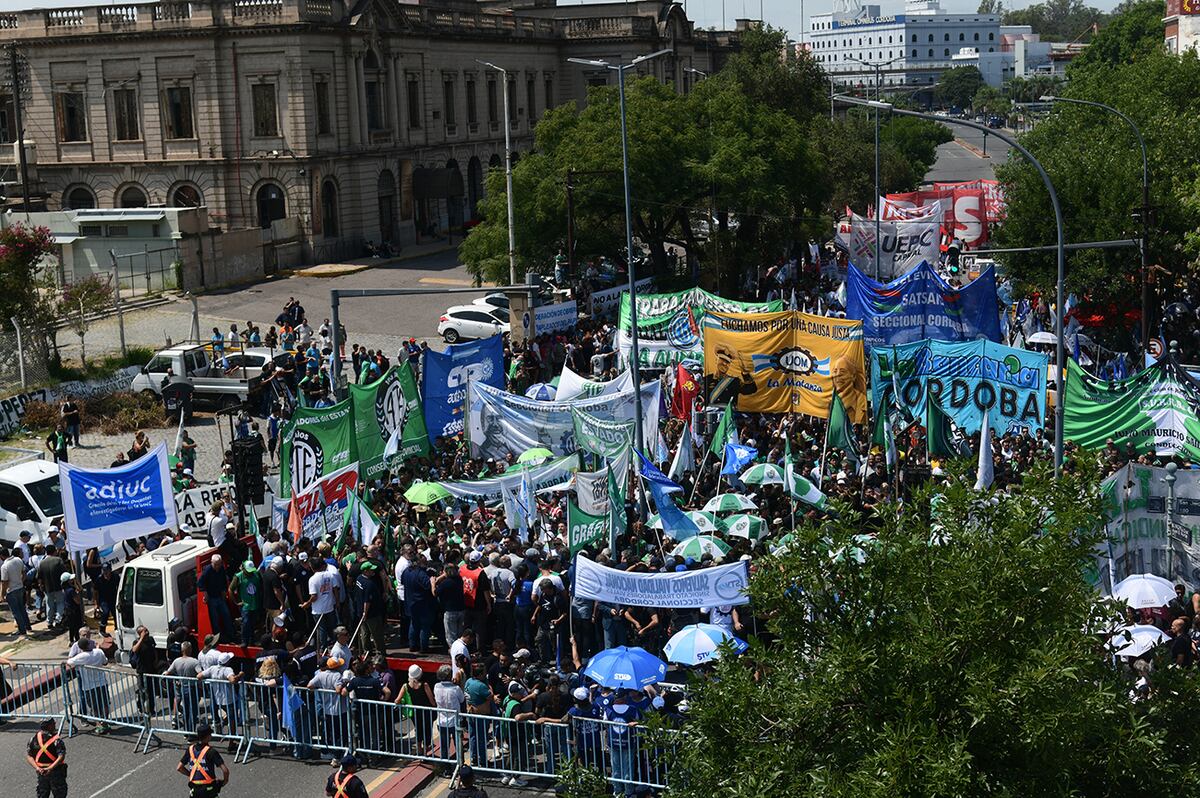 Marcha contra la reforma laboral en la ciudad de Córdoba. (Ramiro Pereyra / La Voz)