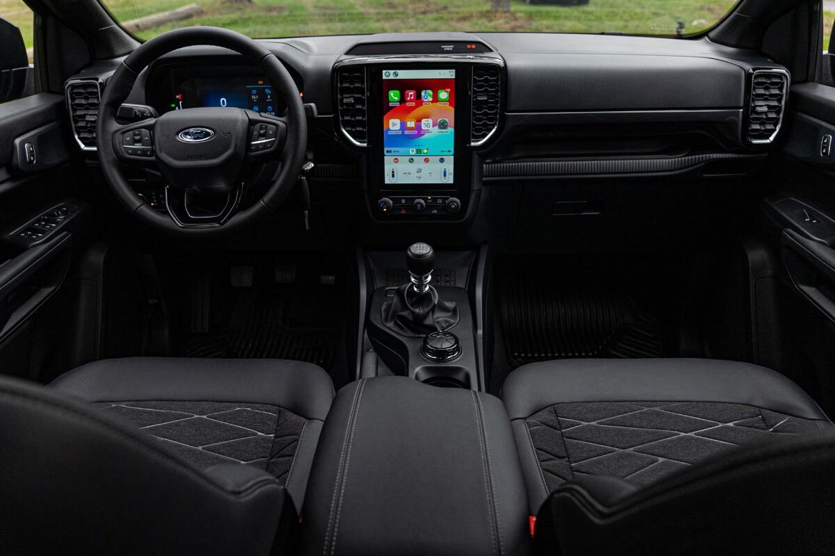 Ford Ranger Black.