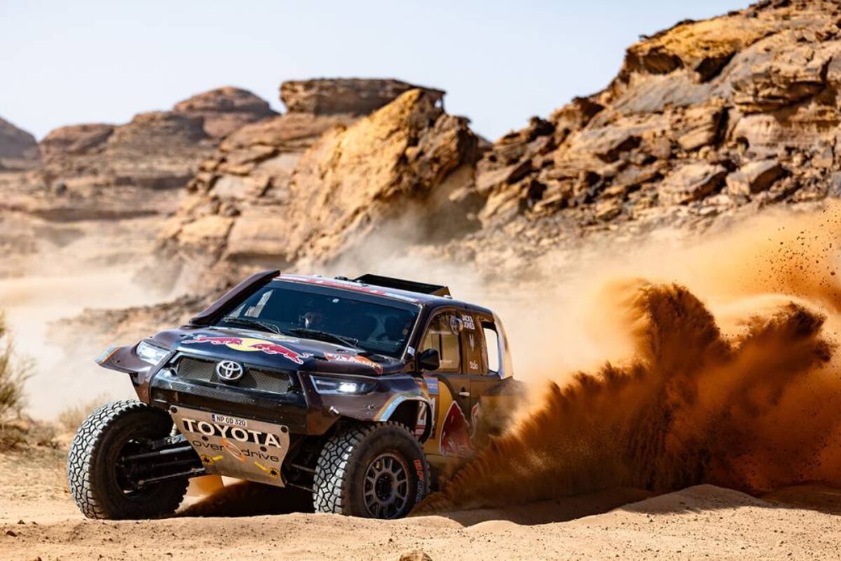 Guillaume de Mevius (Toyota), dio la nota al ganar la etapa en su debut en el Rally Dakar, . El belga superó a Carlos Sainz con el Audi. (Dakar.com)