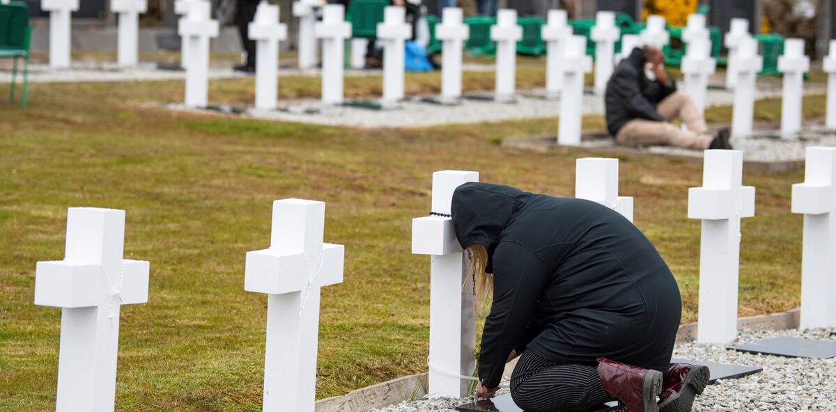 Emotivo reencuentro de familiares con los héroes caídos de Malvinas. (Foto: Clarín / Julián Bongiovanni)
