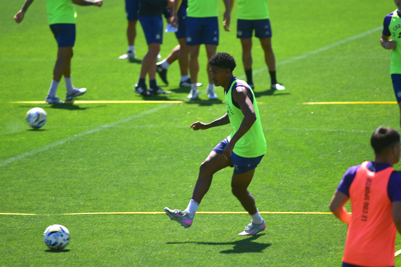El plantel de Talleres retomó las prácticas en su predio. (Pedro Castillo / La Voz)