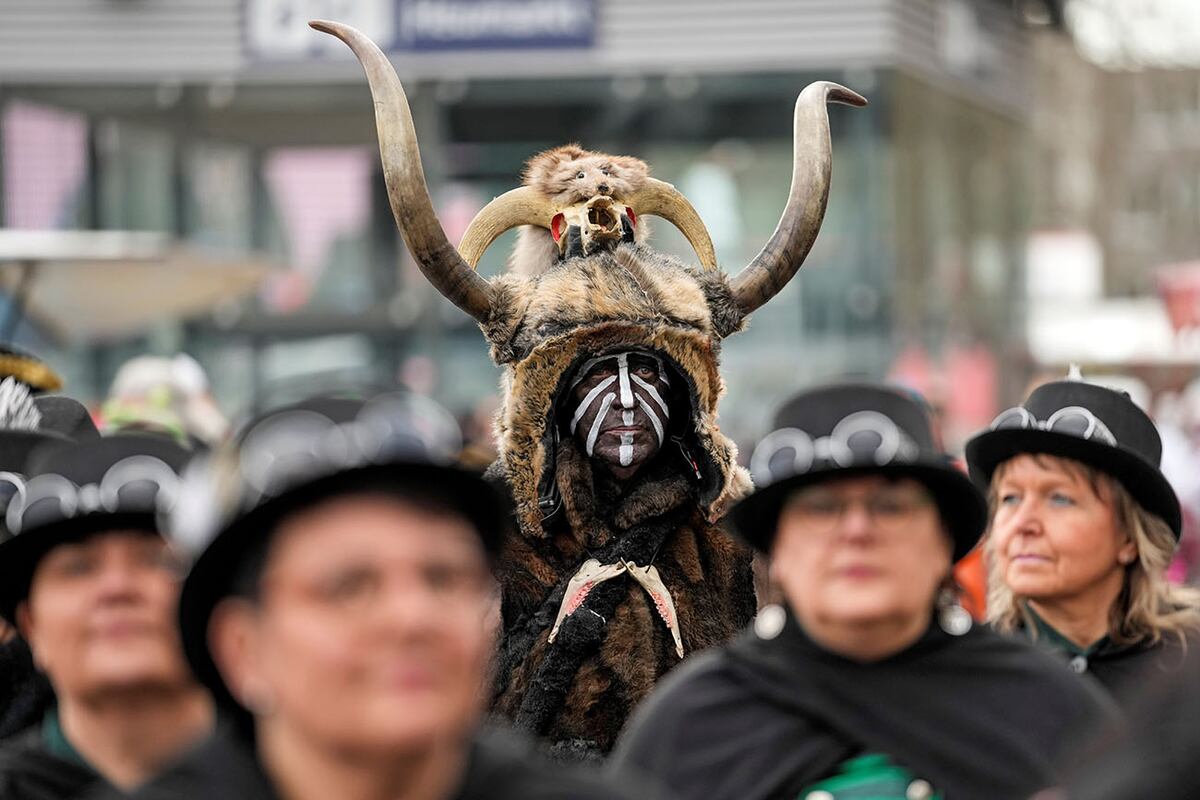 El príncipe del carnaval es la máxima realeza de las festividades, liderando los desfiles. (AP)