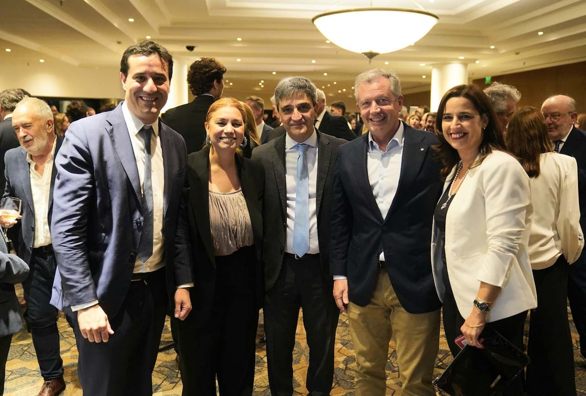 Festejos por el 61 aniversario de la creación de la Asociación de Entidades Periodísticas Argentinas. (Clarín)