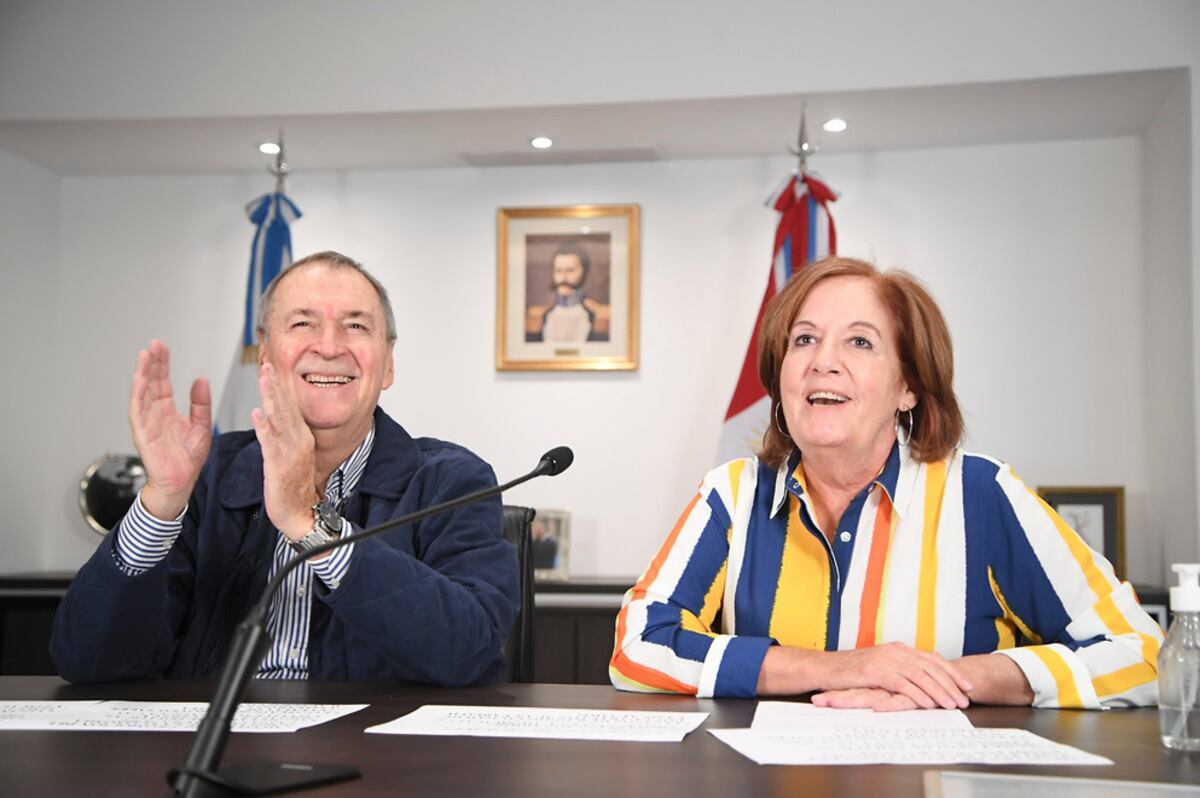 Schiaretti entregó 50 escrituras en tres barrios. (Prensa)