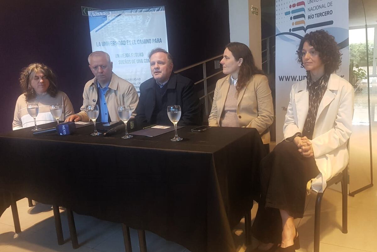 Firma de convenio entre las universidades nacionales de Río Tercero y de Villa María, este martes (La Voz)