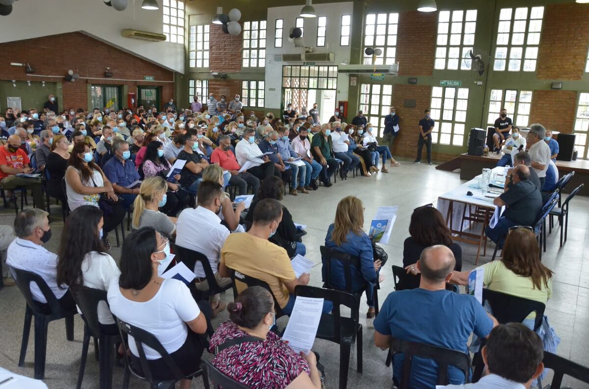 A favor. Por abrumadora mayoría, los delegados del SEP aprobaron el acuerdo paritario con la Provincia. (Prensa SEP)