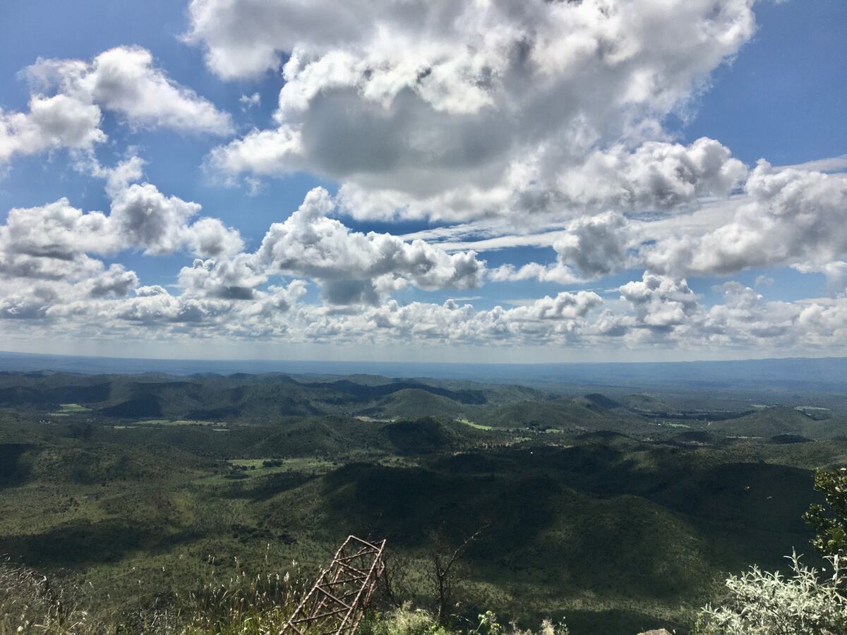 Desde la cumbre del cerro Ciénaga se pueden observar todos los volcanes de Pocho. (Gentileza: Romina Musso)