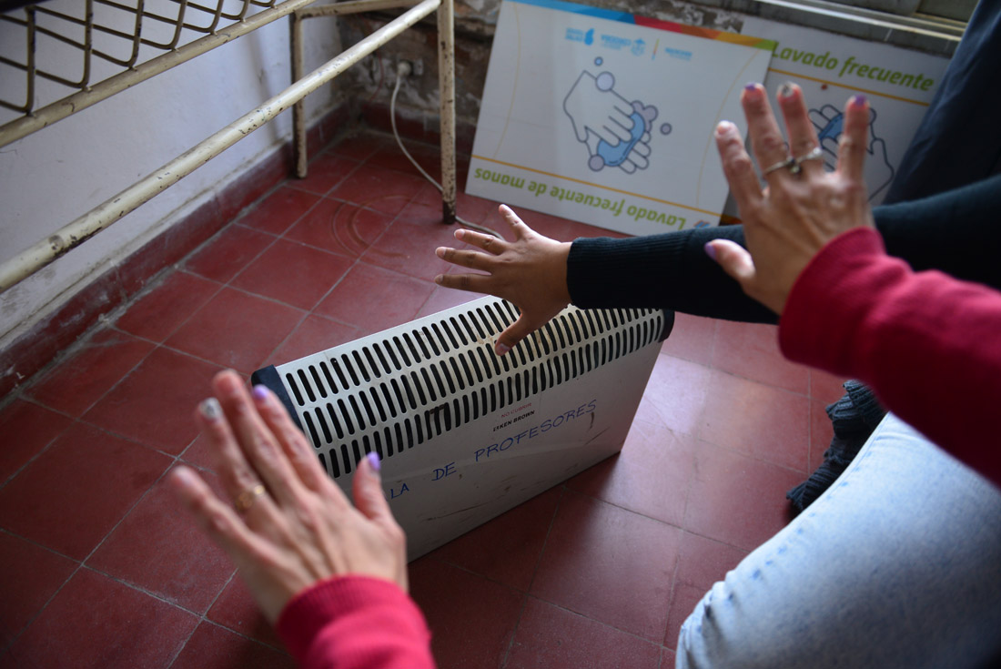 En las escuelas, la falta de calefacción es un reclamo de docentes y estudiantes. (Nicolás Bravo / La Voz)