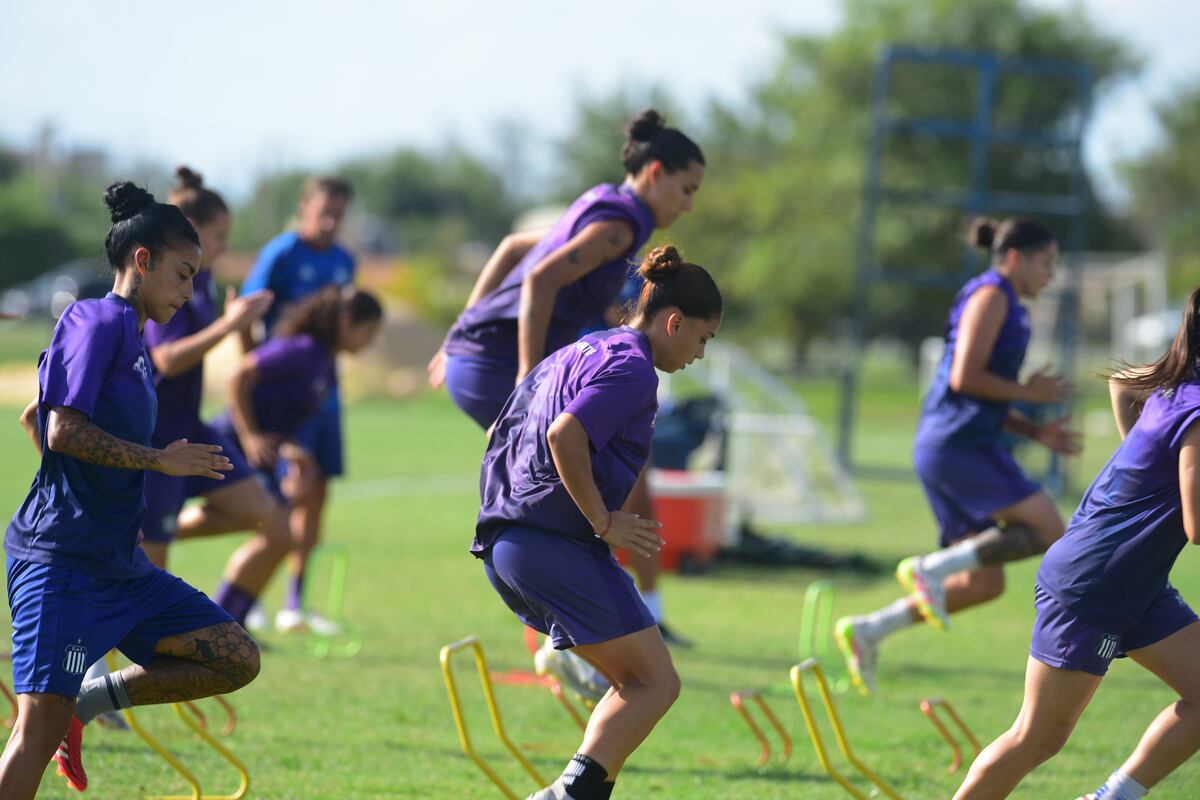 Entrenamiento abierto del equipo femenino de Talleres en el Card. (Jorge Peñalba / La Voz)