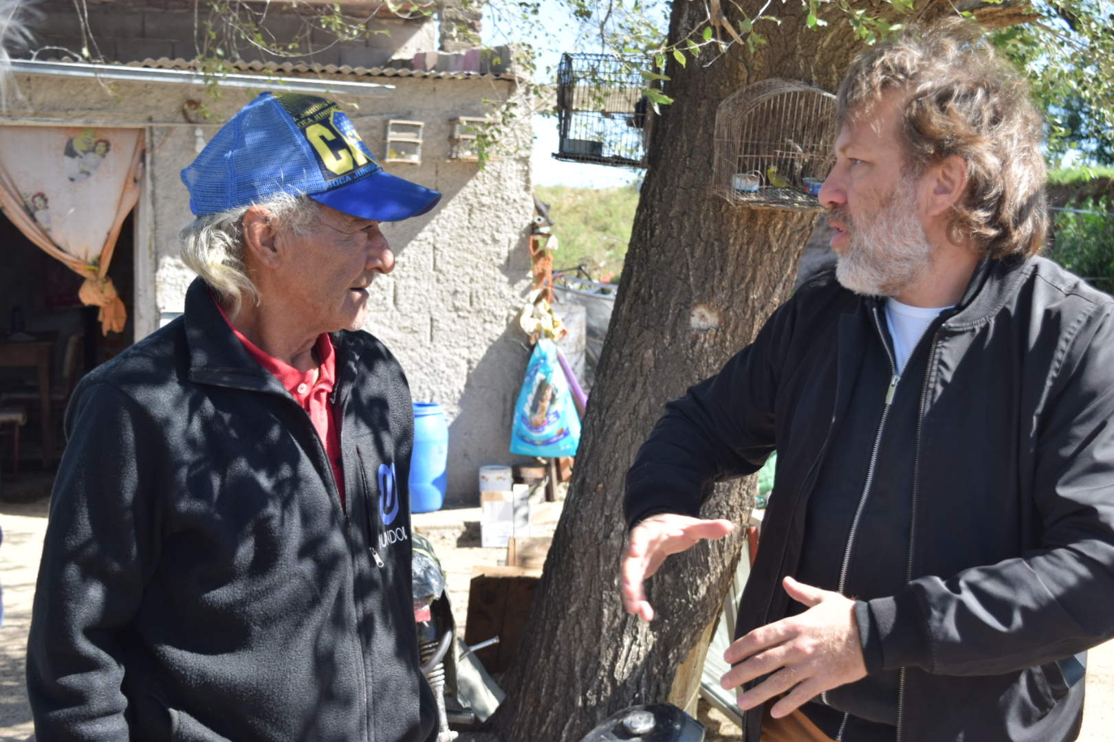 Río Cuarto. El funcionario Dova se reunió con vecinos afectados por el temporal (Gentileza).