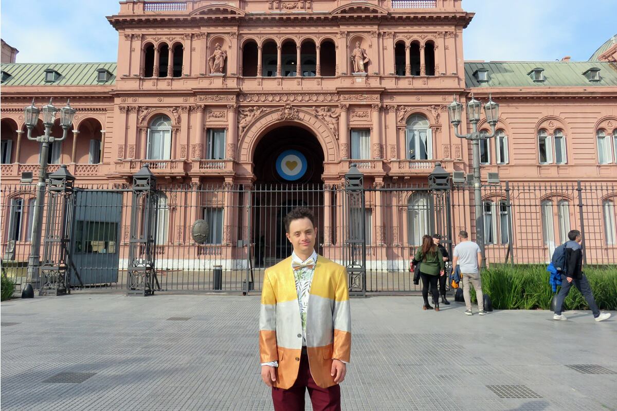 Eros Recio realizará un solo de danza contemporánea de forma gratuita este domingo en el CPC de barrio San Vicente. (Facebook Eros Recio)