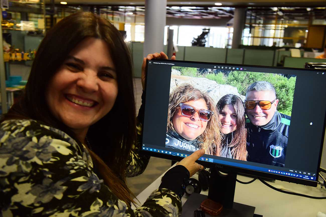 Carina Rosavik vive en Córdoba y encontró a sus dos hermanos gracias a la Conadi y Abuelas de Plaza de Mayo. (José Gabriel Hernández / La Voz)