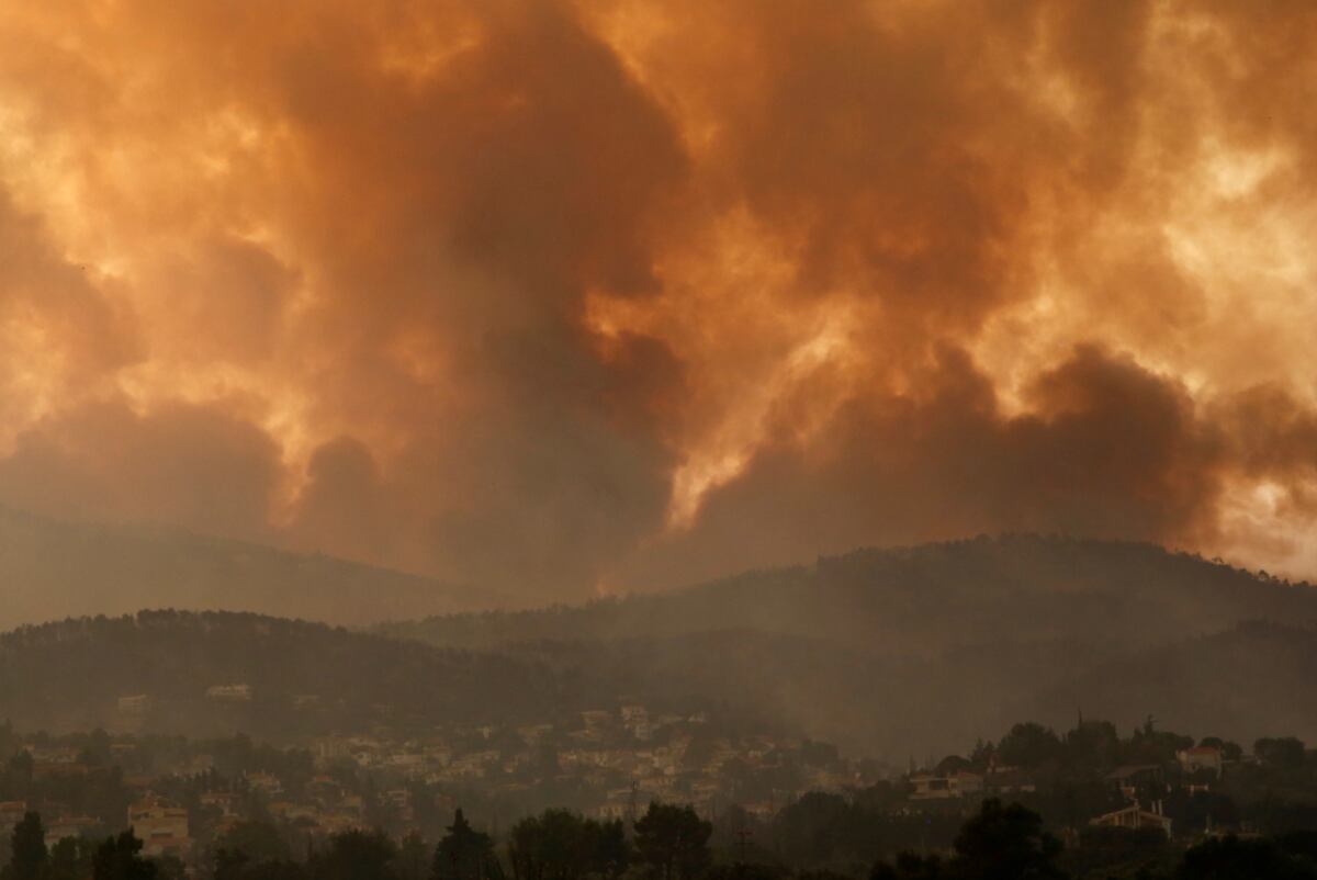 Incendio forestal. Grecia y Turquía, colapsadas por las llamas. (AP)