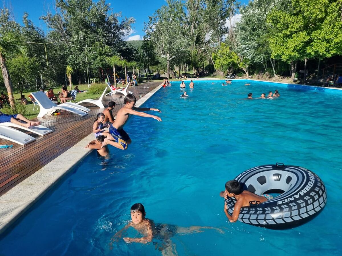 Villa de las Rosas. Piletas refuncionalizadas en sus balnearios, y abiertas al turismo (La Voz)