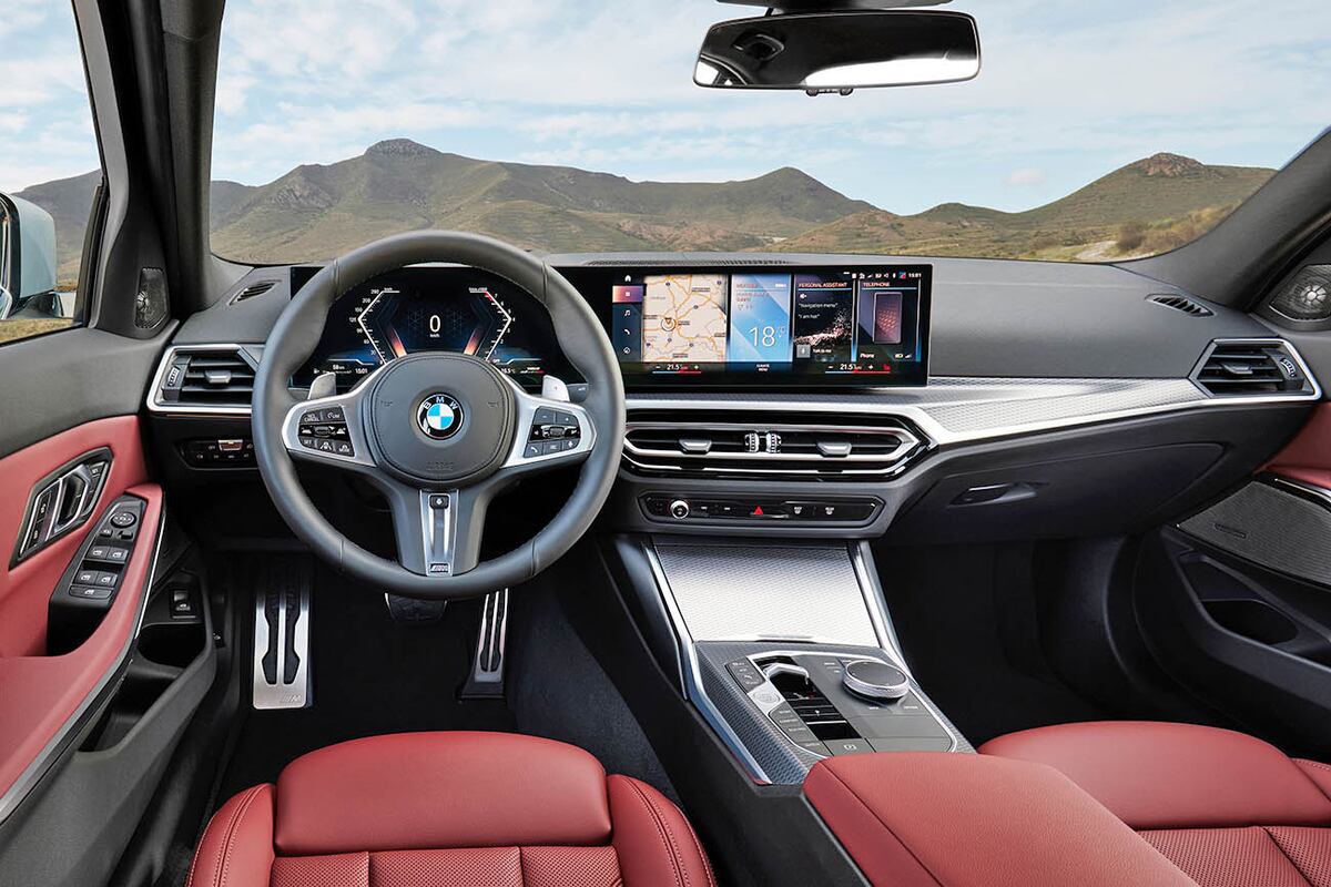 Una de sus grandes novedades es la incorporación del nuevo sistema BMW Curved Display de serie, un sistema compuesto por dos pantallas curvas.