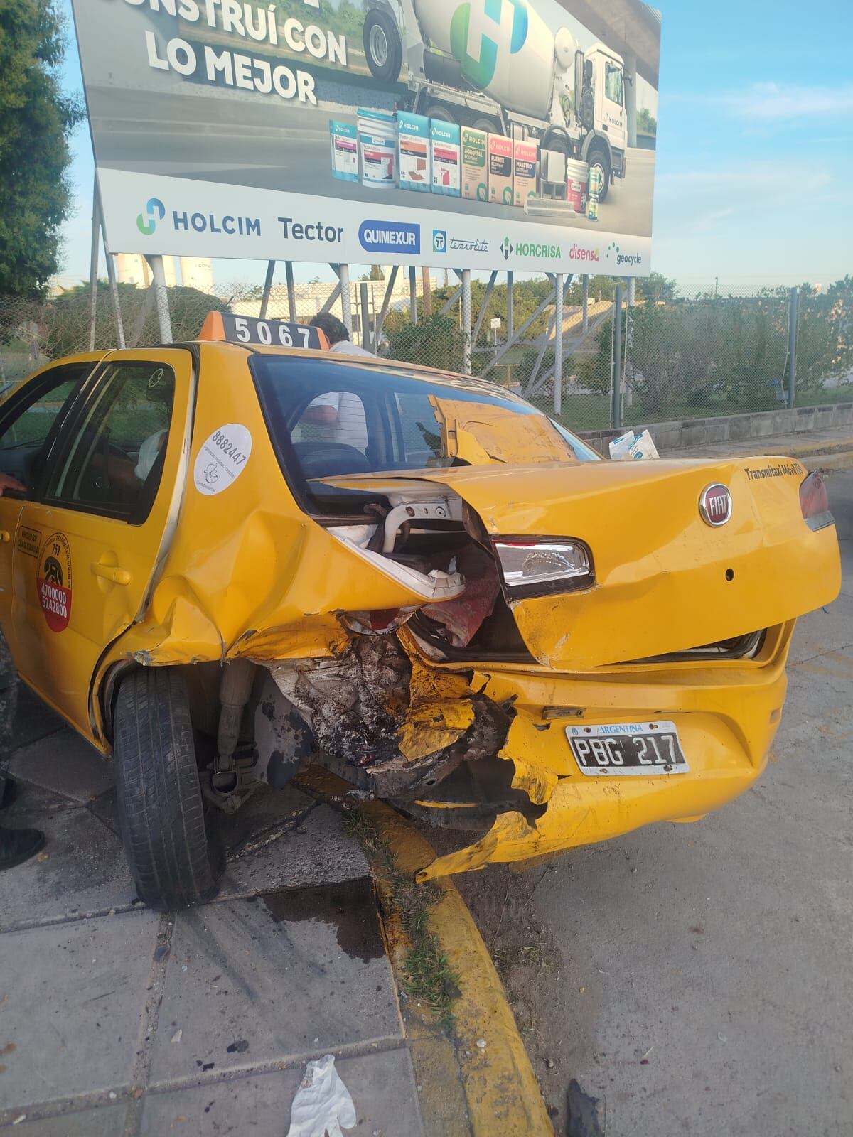 Tres personas resultaron lesionadas en avenida La Voz del Interior. (Policía de Córdoba)