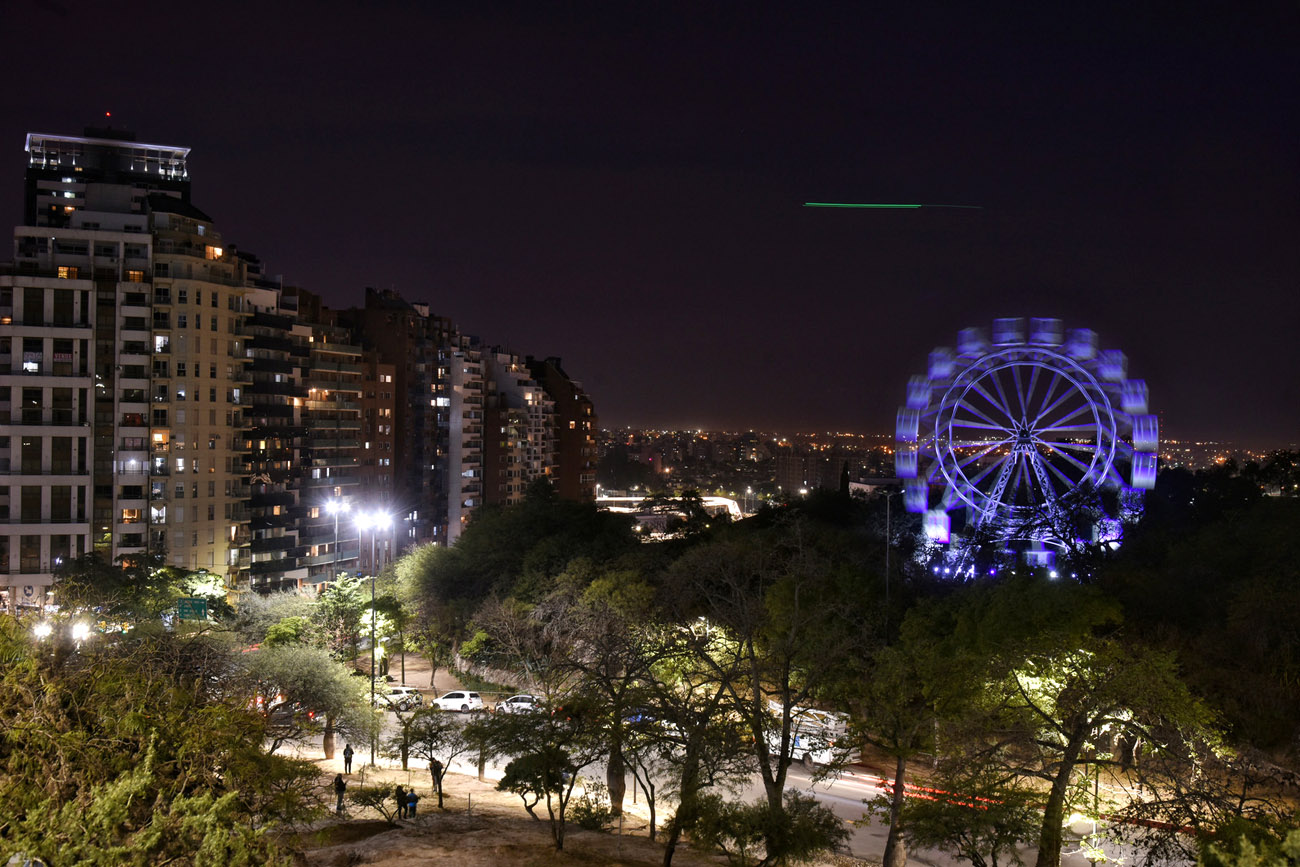 La Rueda del Parque Sarmiento volvió a funcionar hoy. (Facundo Luque / La Voz)