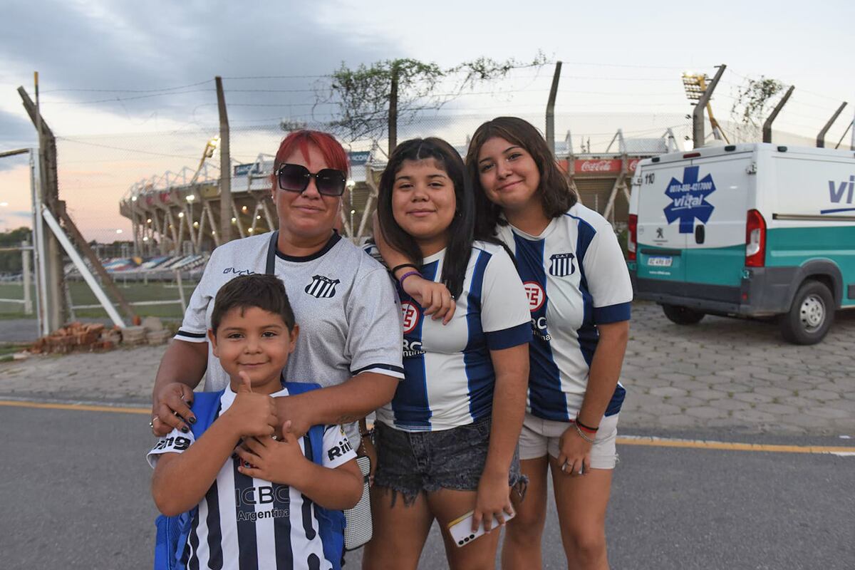 Cara de cancha en la previa del encuentro entre Talleres y Atlético Tucumán en el Kempes. (César Heredia / La Voz)