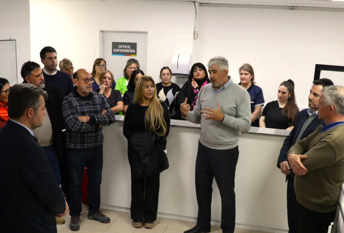 Nuevas camas en la guardia del nuevo Hospital San Roque. Fueron inauguradas por el ministro de Salud, Ricardo Pieckenstainer.  (La Voz)