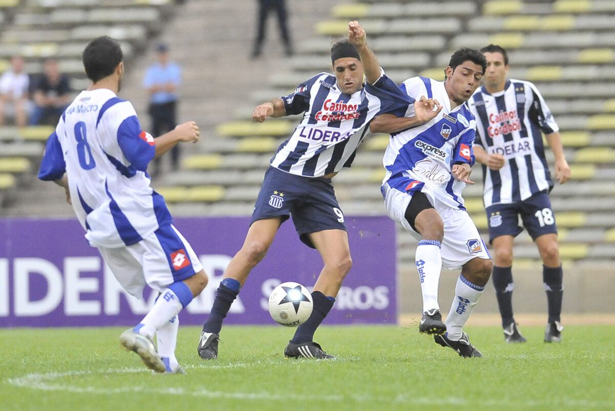Aranda espondió con una buena cantidad de goles en la primera temporada, pero en la segunda alternó en la titularidad con Claudio Riaño y ya no fue el mismo. En 41 partidos marcó 17 goles (Foto: Archivo / La Voz).
