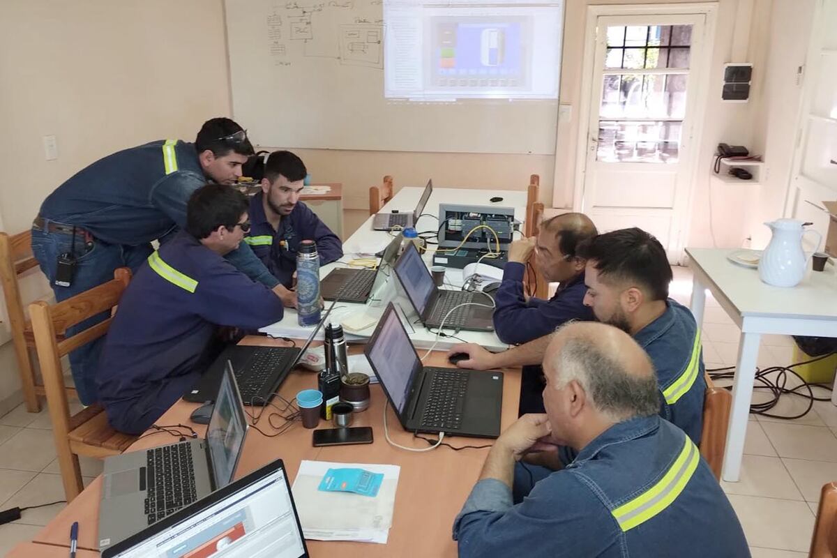 La firma lleva laboratorios completos directamente a las empresas que solicitan las formaciones.