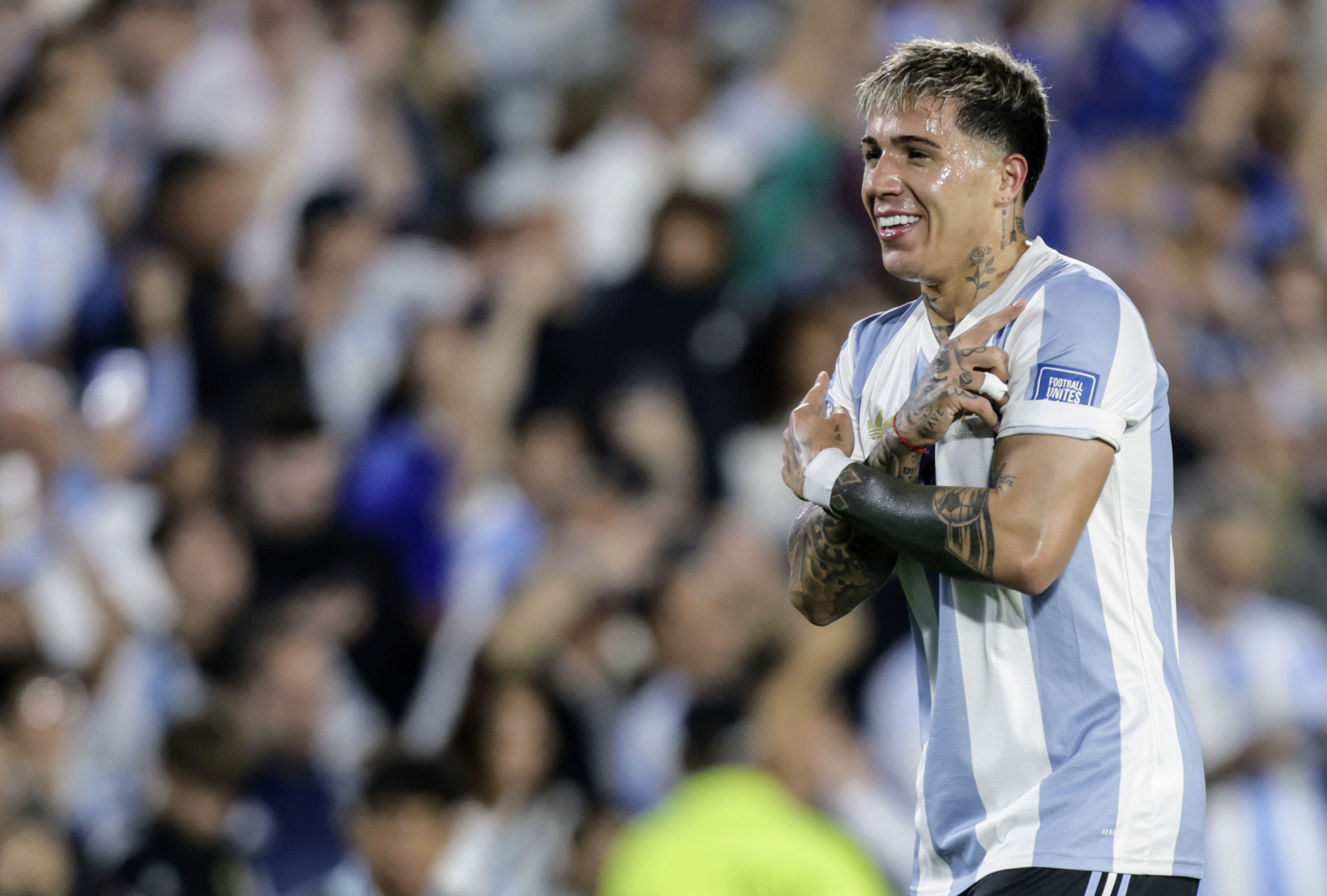 Enzo Fernández, festejando a lo Lautaro Martínez. (Fotobaires)
