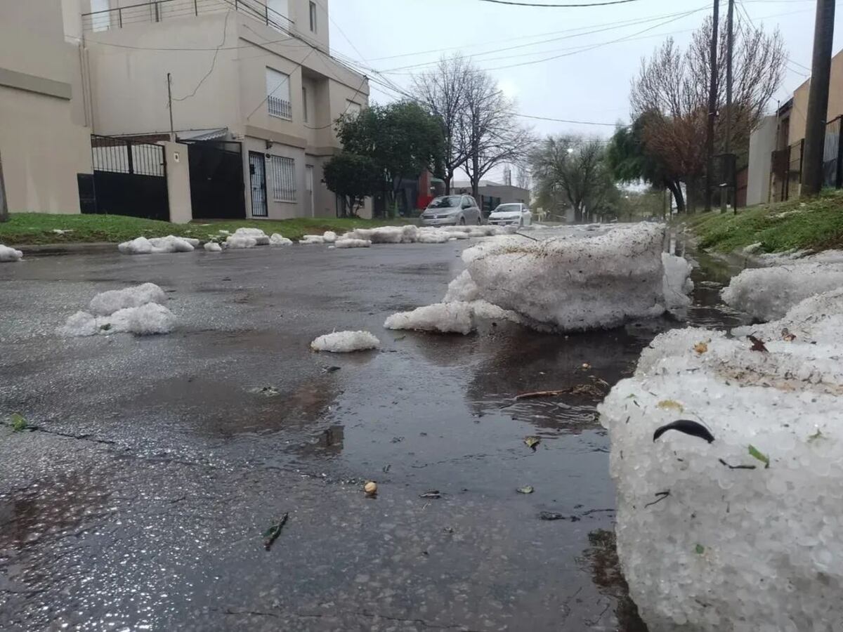 Santa Rosa, La Pampa. Grandes cantidades de granizo durante la madrugada del 20 de septiembre.