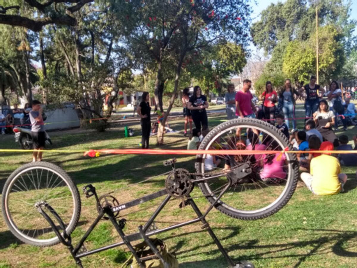 Cuentacuentos en las plazas de San Francisco. (La Voz)
