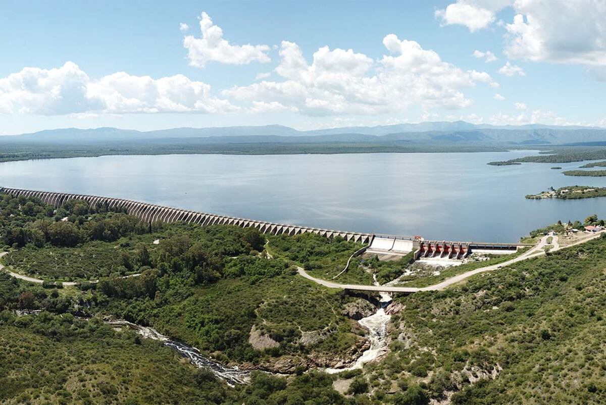 El impacto del proyecto en el Dique Cruz del Eje es otra preocupación. (Archivo)