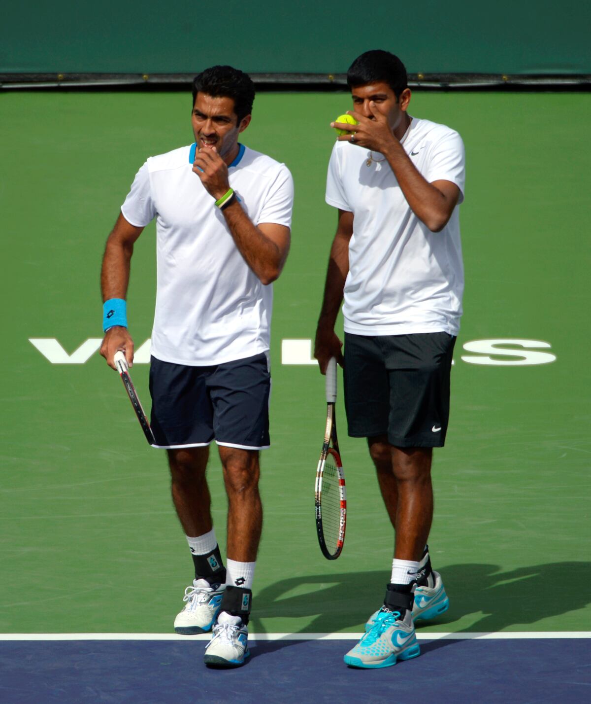 Bopanna junto al pakistaní Aisam-Ul- Haq Qureshi, una de sus tantas parejas en el circuito de dobles, durante la disputa de Indian Wells 2014. (AP)